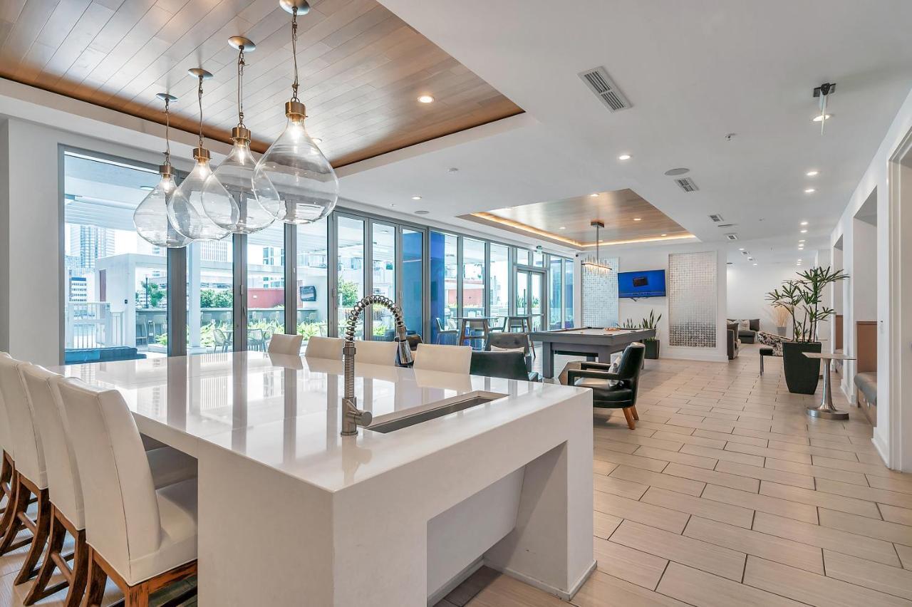 Luxury 1 Bedroom With Den Downtown Tampa Apt - City Views, Rooftop Pool, Workspace Exterior photo